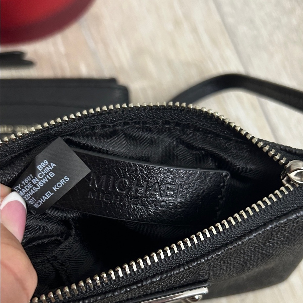 SOLD SOLD Bundle of Kate Spade Card Holder and Michael Kors Wristlet - Picture 9 of 10